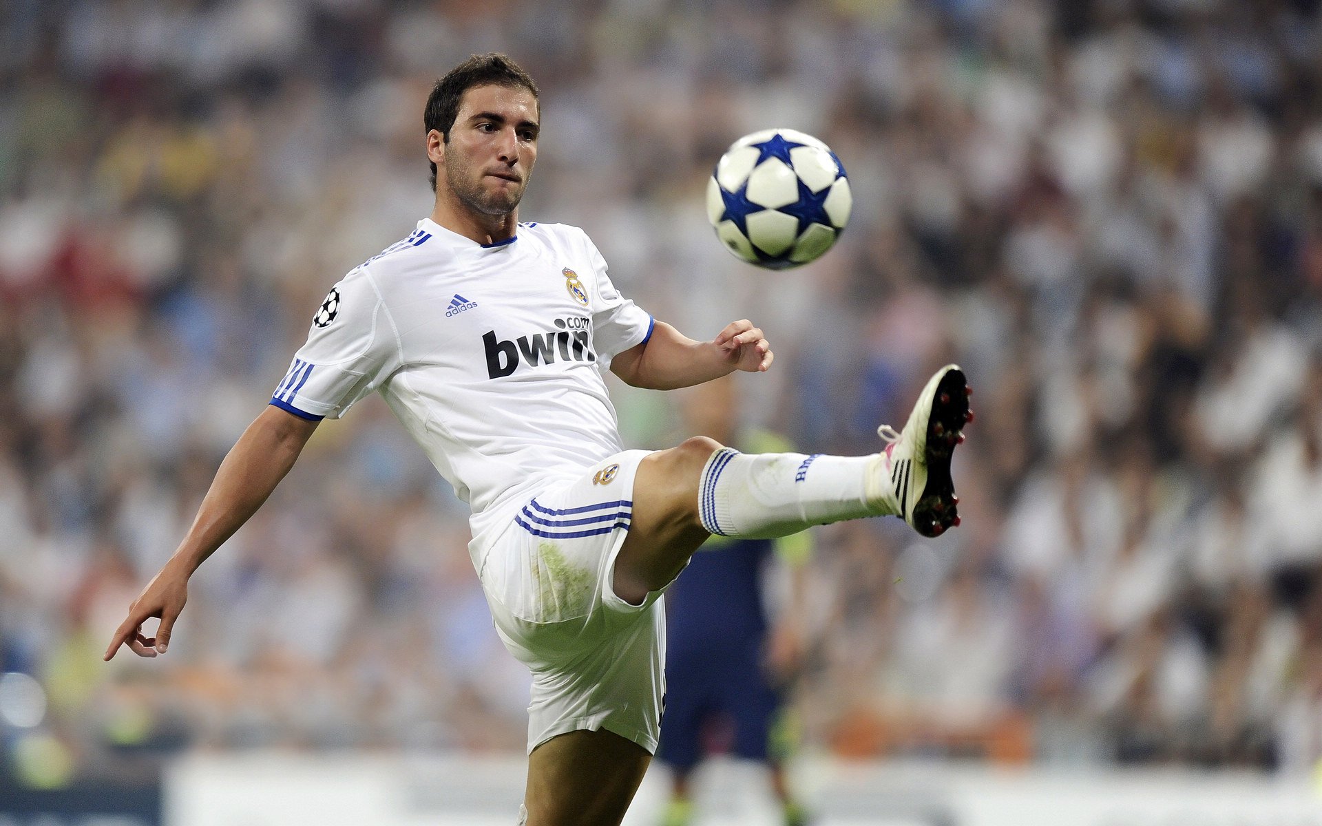 乐鱼体育App下载-五大联赛训练营设置助推体能提升，五大联赛的含金量