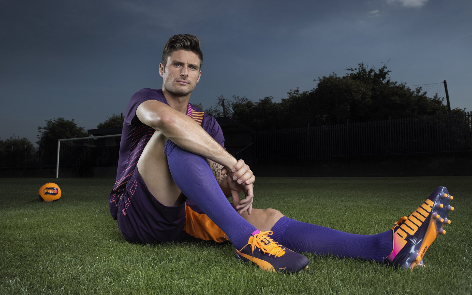 俱乐部举办国际训练营 引进外籍教练团队，如何去国外俱乐部青训队训练